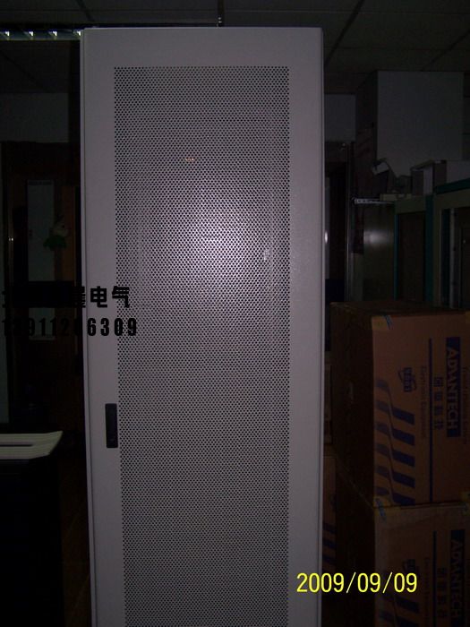 XC加寬服務(wù)器機(jī)柜。3.jpg