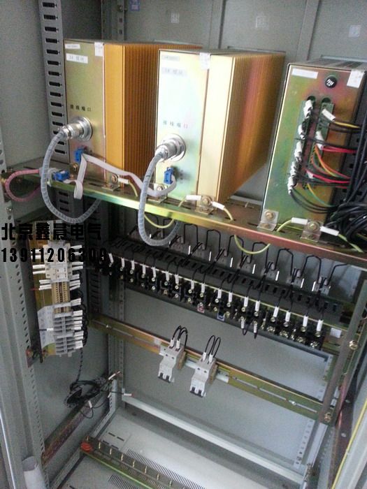 直流屏柜體。2.jpg